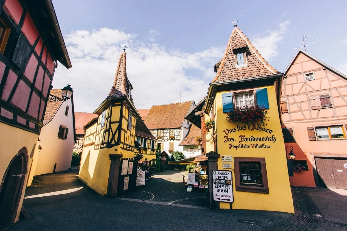 Façades colorées à Eguisheim en Alsace