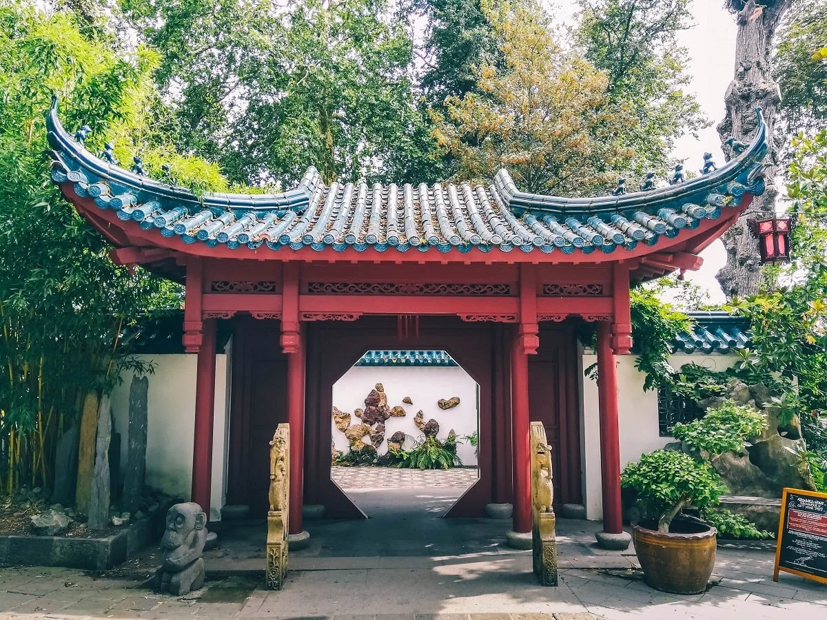 Dans le jardin chinois de Pairi Daiza