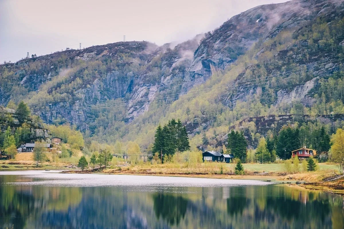 Lac dans le sud de la Norvège