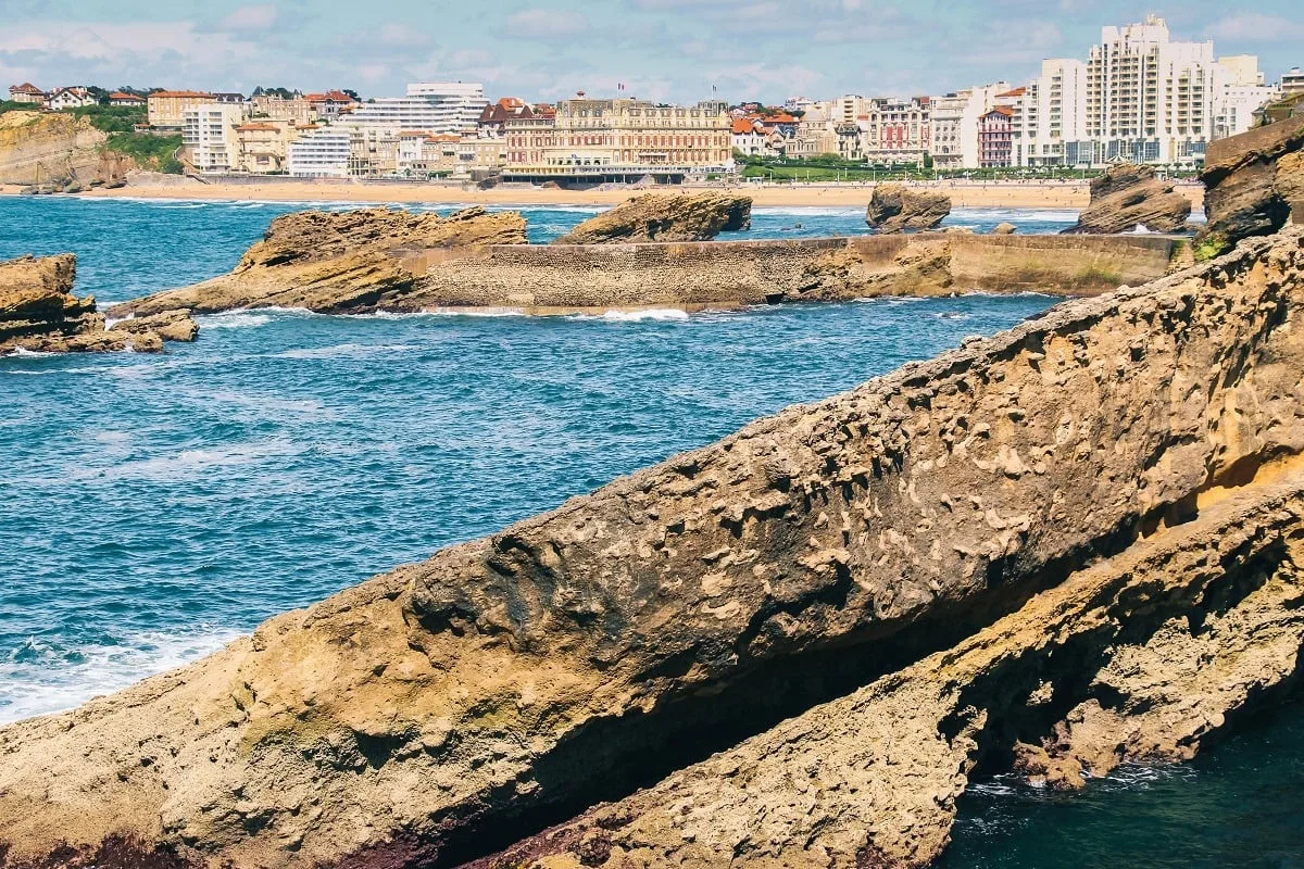 Bâtiments sur le bord de mer à Biarritz