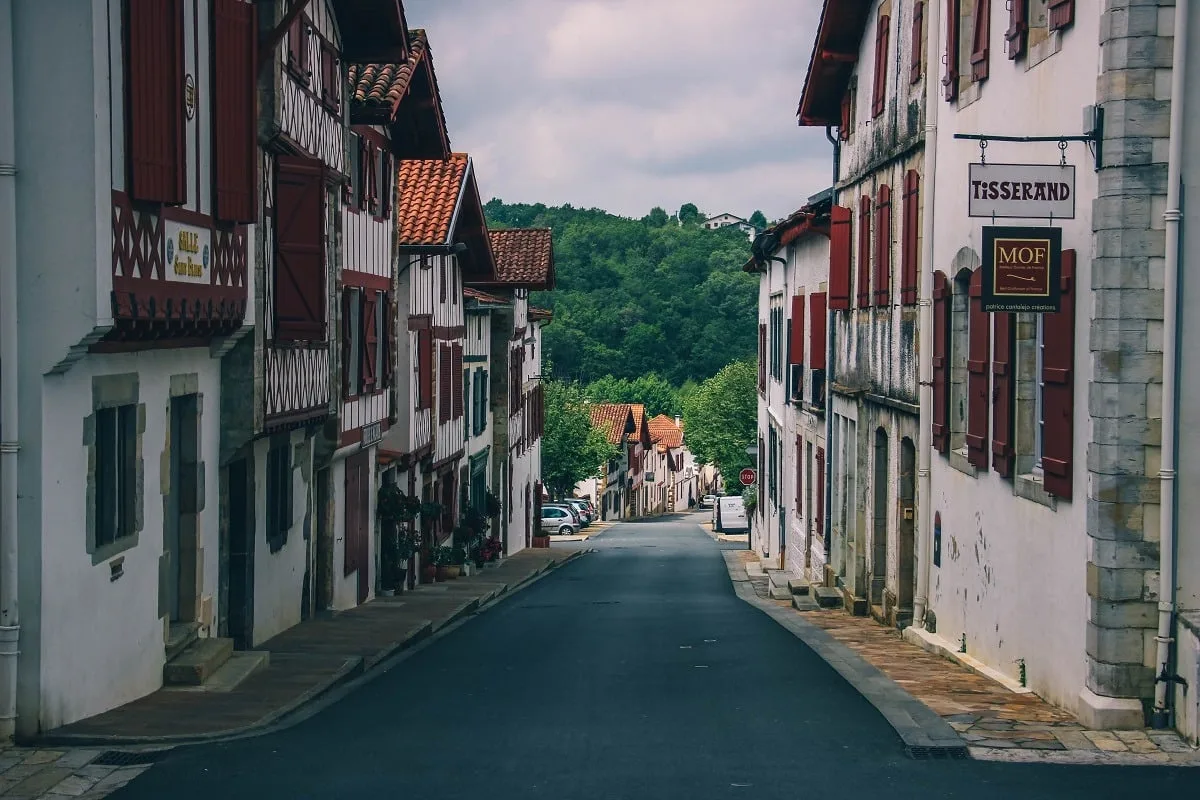Dans le village de La Bastide Clairance