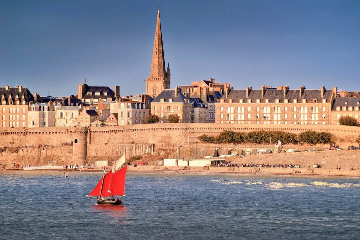 Vue sur la vieille-ville de Saint-Malo