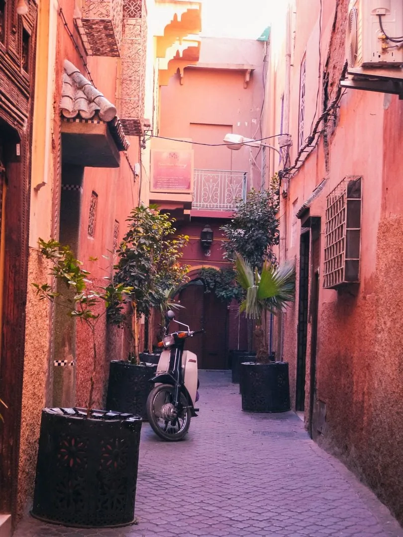 Dans une ruelle de Marrakech