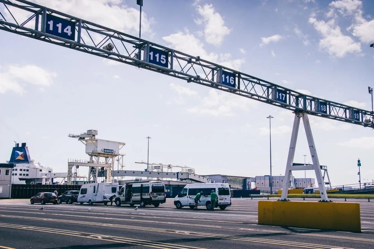 Embarquement pour le ferry en Angleterre