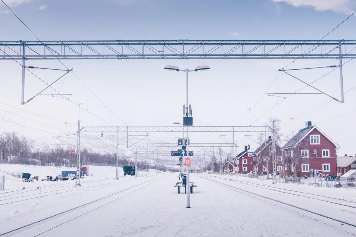 Quai de la gare sous la neige