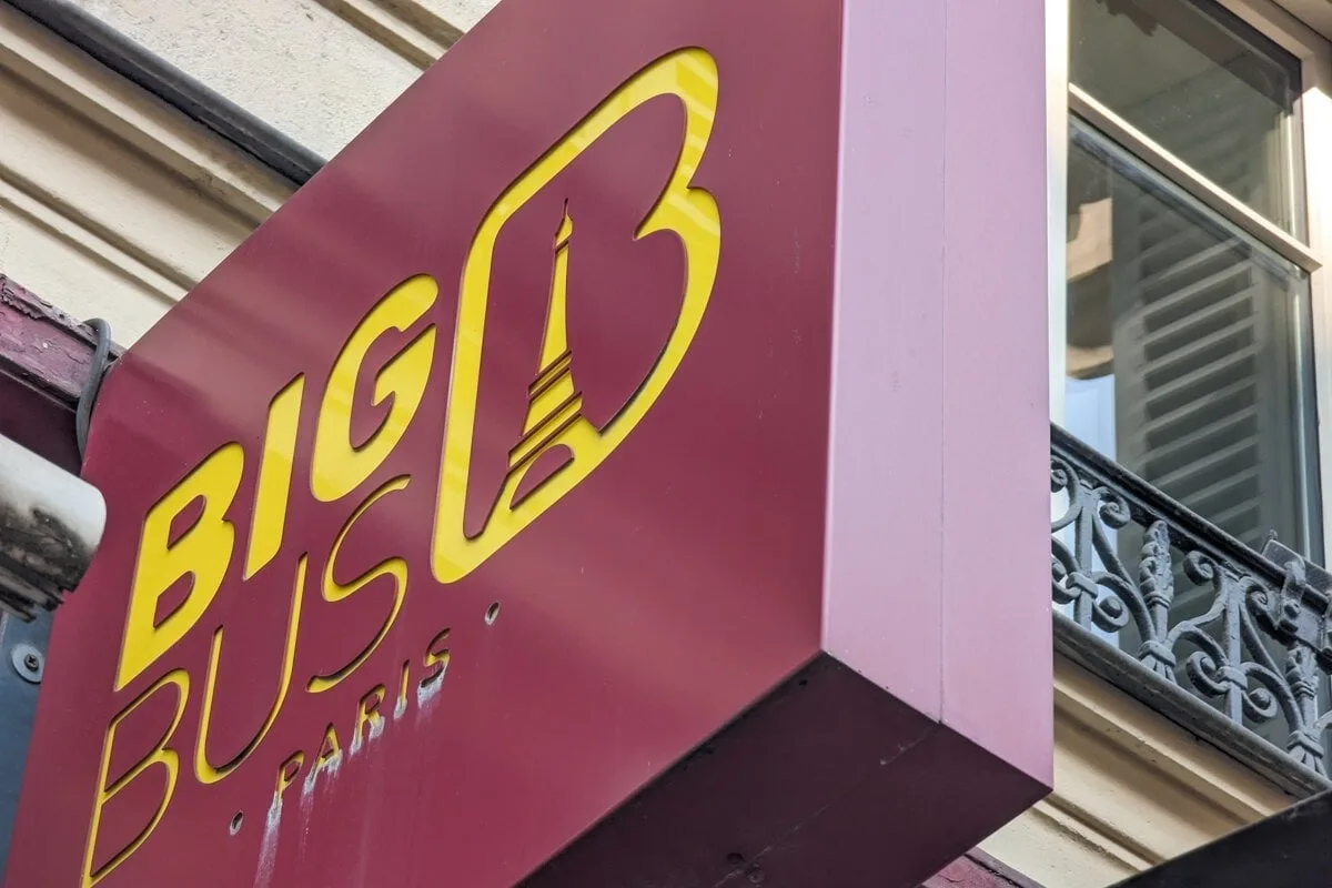 Enseigne du Big Bus à Paris