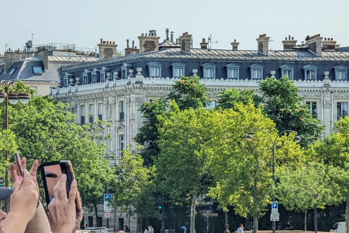 Photo depuis un bus à impériale dans Paris