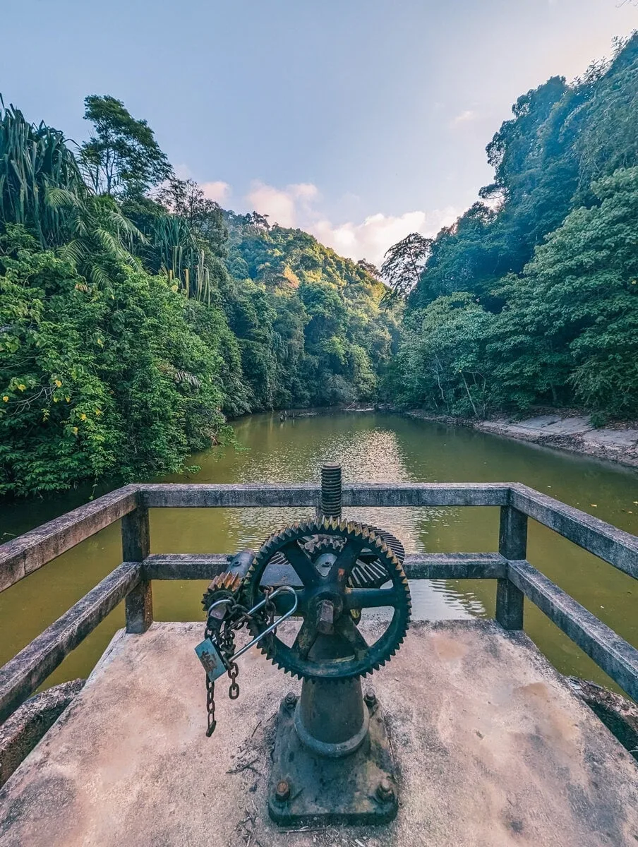 Barrage dans la jungle de Koh Lanta