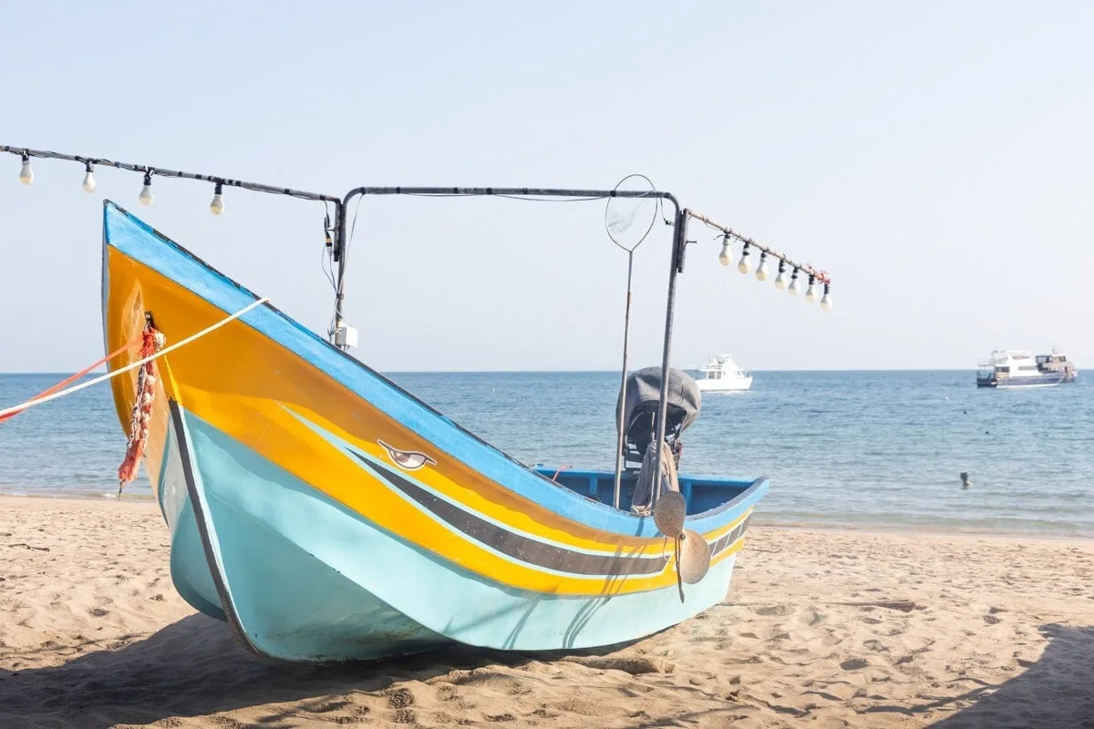Bateau sur la plage à Koh Lanta