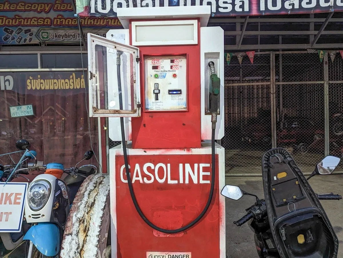 Pompe à essence à Koh Lanta