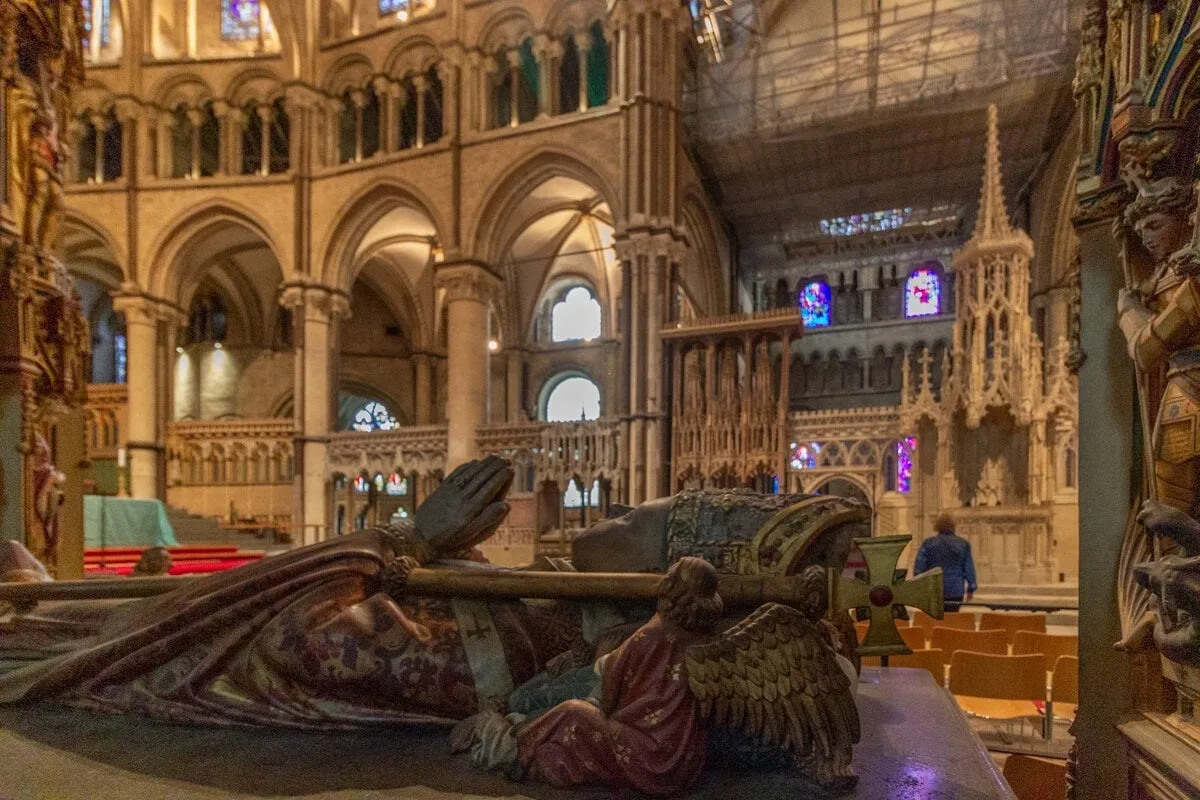 Dans la crypte de la cathédrale de Canterbury