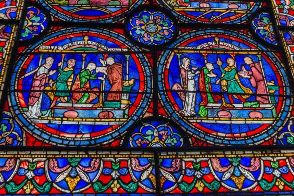 Vitraux dans la cathédrale de Canterbury