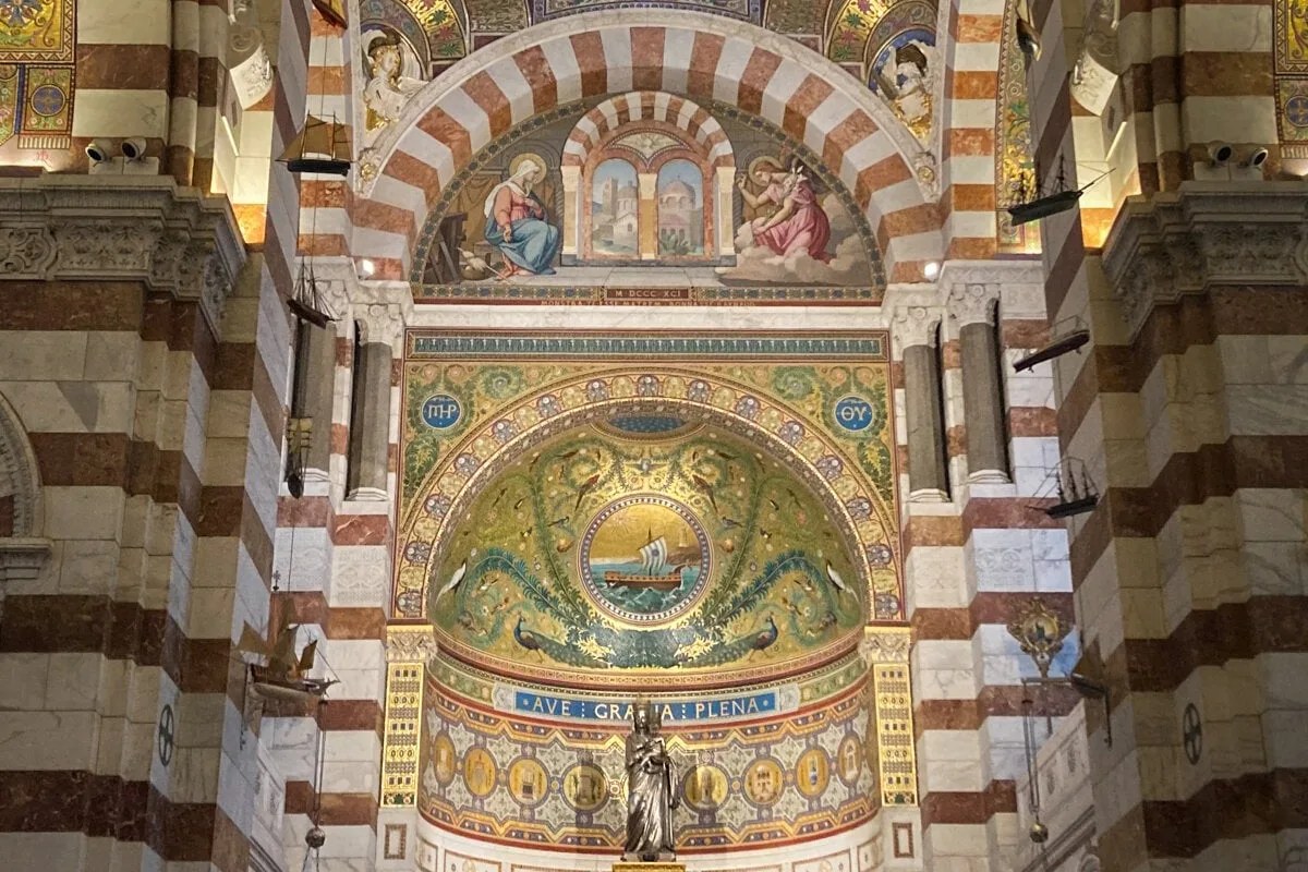 Décoration à l'intérieur de la basilique