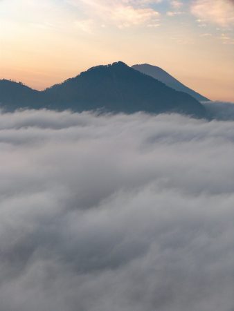 L'ascension du Mont Batur permet de profiter des premières lueurs du jour