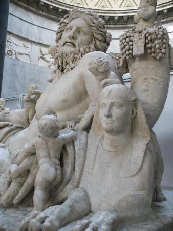 Exemple de statues dans l'un des musées du Vatican