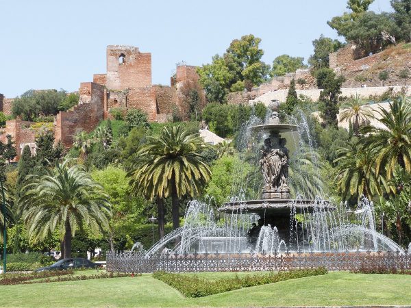 Vue sur l'alcazaba de Malaga depuis le Paseo del Parque