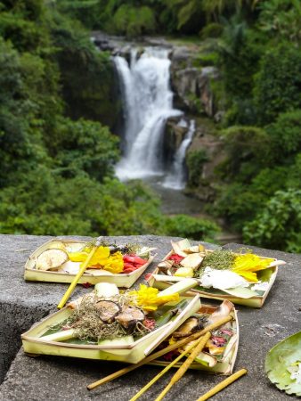 Des offrandes à Bali, île hindouiste