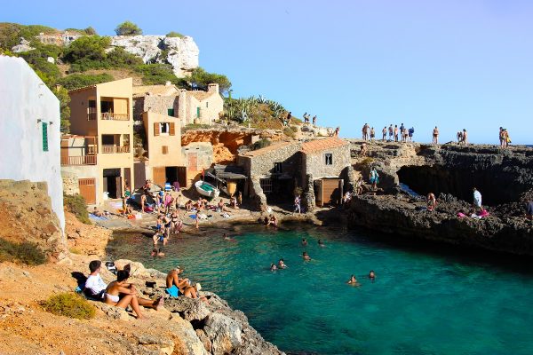 La Cala s'Almunia, à une centaine de mètres de la Calò des Moro