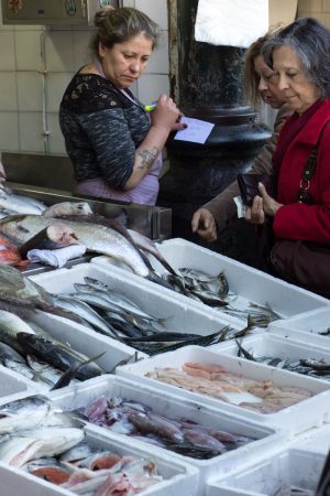 Une poissonnerie du marché de Bolhao