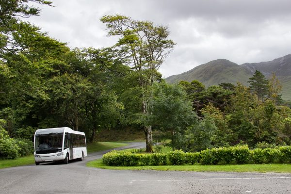 L'accès en mini-bus jusqu'aux jardins de l'abbaye de Kylemore