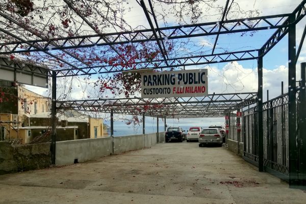 Un parking dans Positano