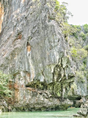 Ile en forme de piranha dans la baie de Phang Nga, sur le chemin de la James Bond Island