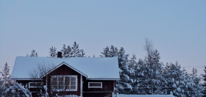 Un paysage d'hiver en Laponie