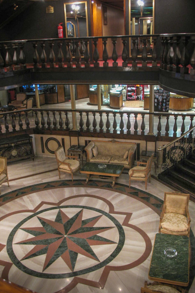 Hall dans un bateau de croisière en Egypte