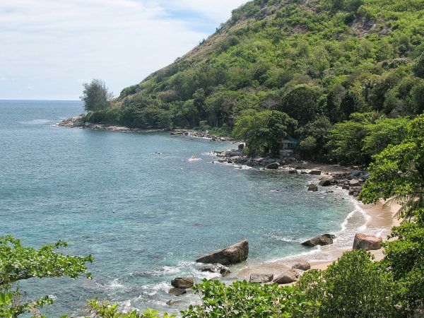 La petite plage d'Ao Sane dans le sud de Phuket