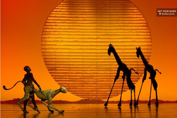 Scène de la comédie musicale du Roi Lion à Broadway