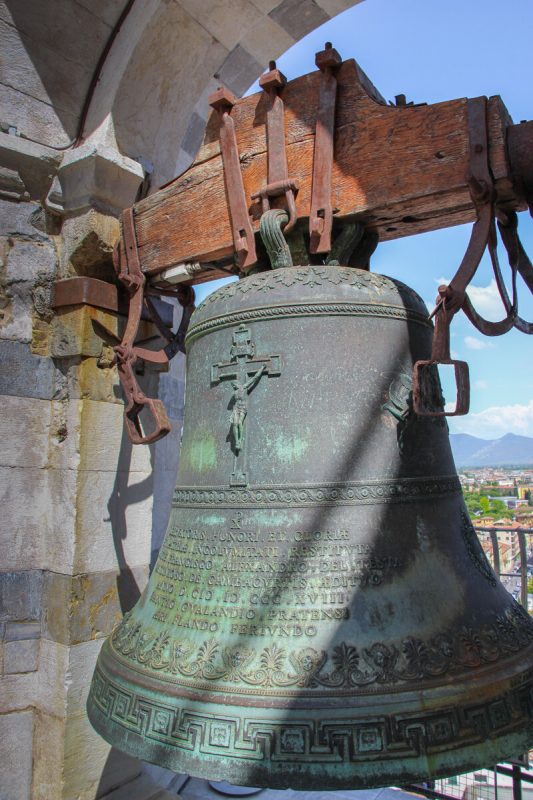 Cloche au sommet de la tour de Pise