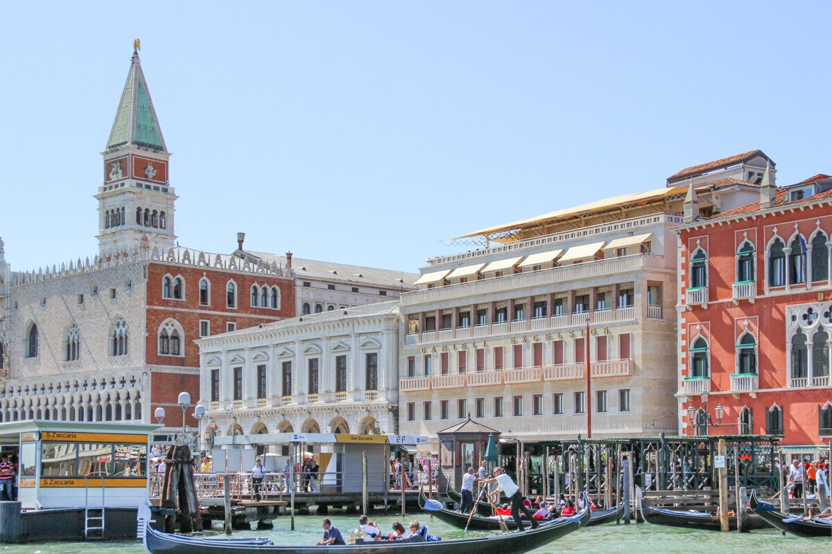 Gondoles près de la place Saint Marc