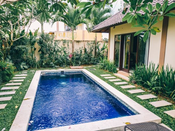 Piscine dans une villa à Bali