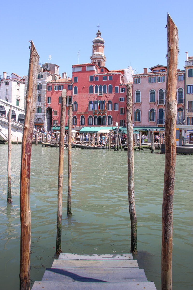 Ponton d'embarquement pour faire de la gondole à Venise