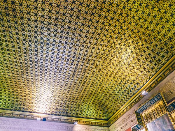 Plafond dans un palais de l'alcazar de Séville
