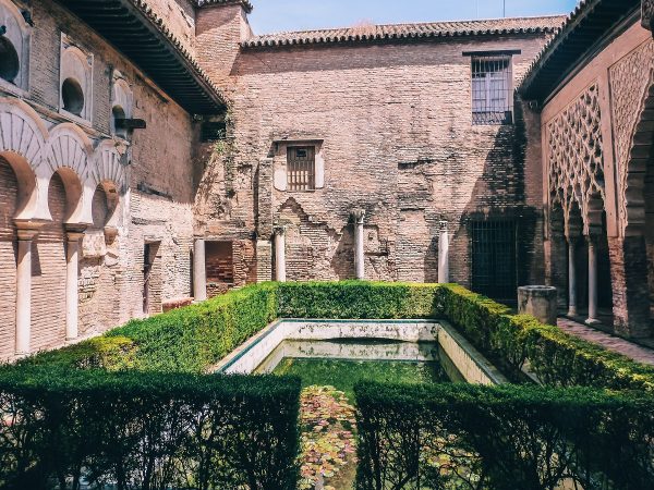 Patio dans l'alcazar de Séville