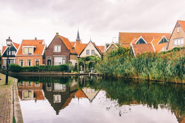 Un canal dans Volendam