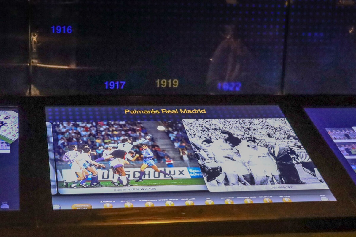 Frise chronologique dans le musée du stade Bernabeu de Madrid