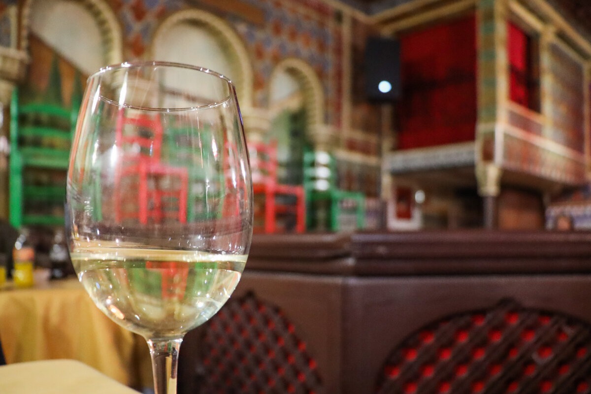Verre devant la scène du flamenco à Madrid