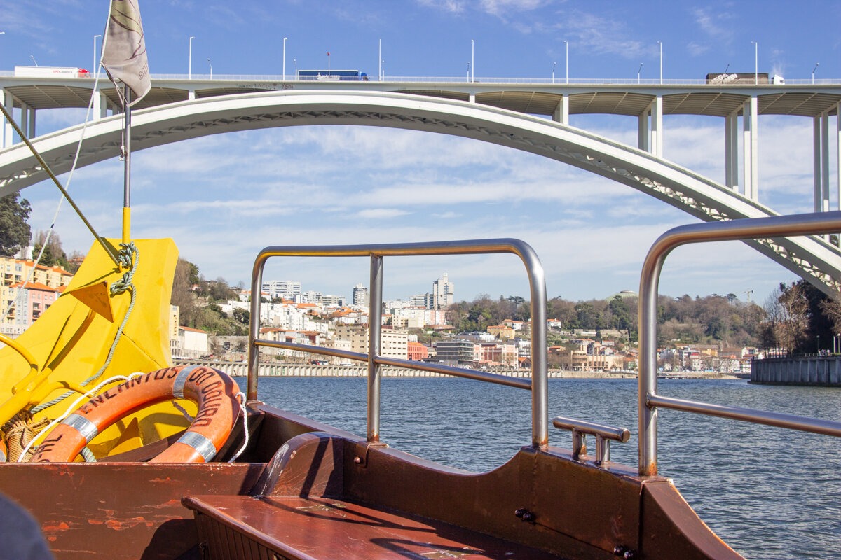 Pont Arrabida vue depuis la croisière à Porto
