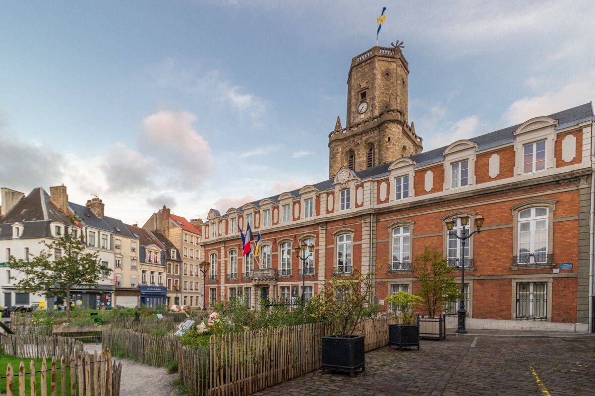 Place dans le cœur historique de Boulogne sur Mer