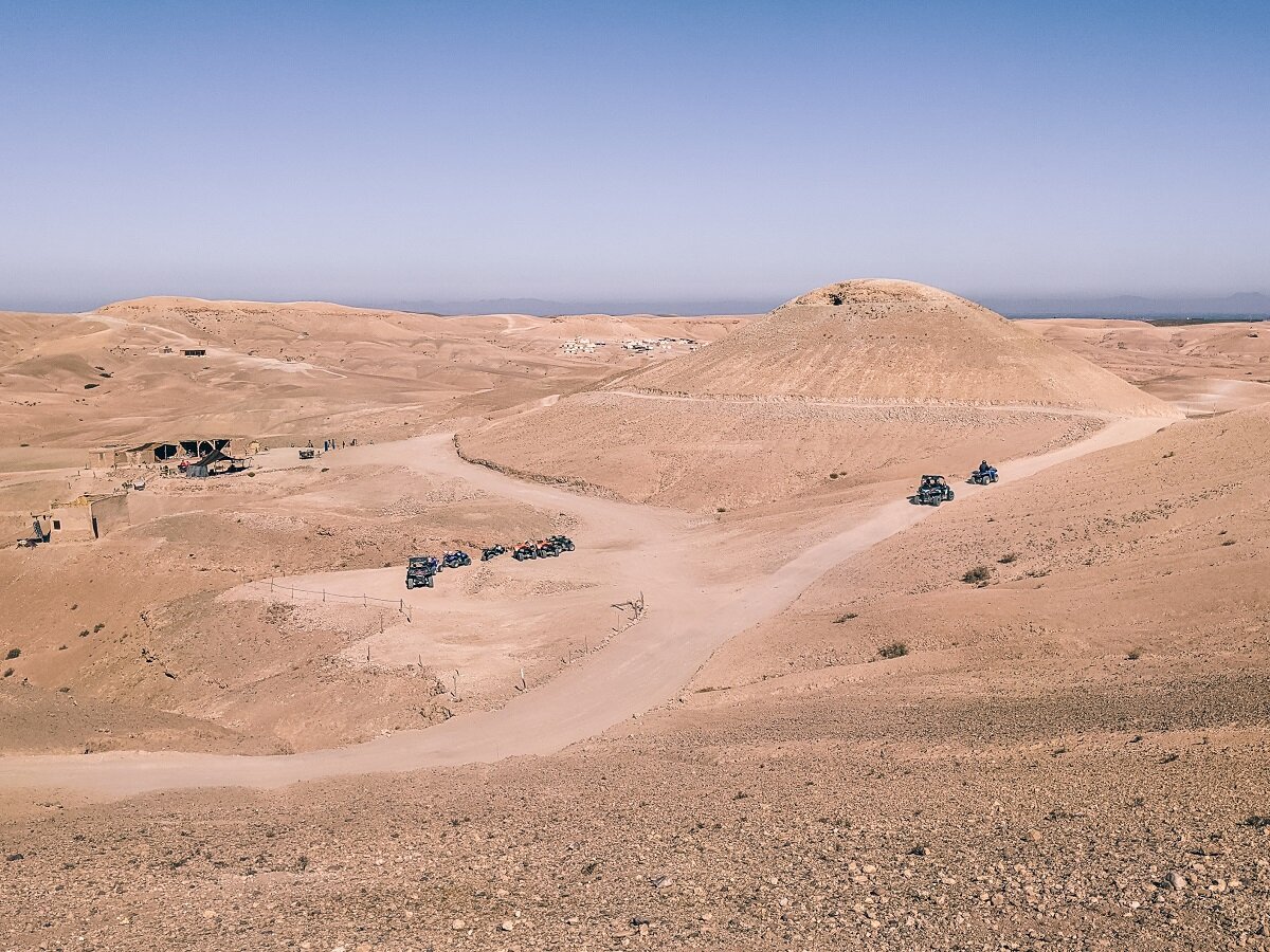 Piste de quad dans le désert au sud de Marrakech