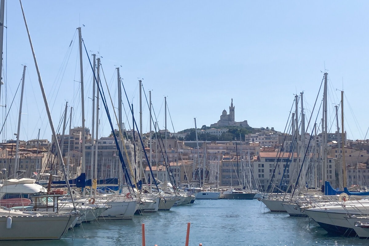 Bateaux et Notre Dame de la Garde