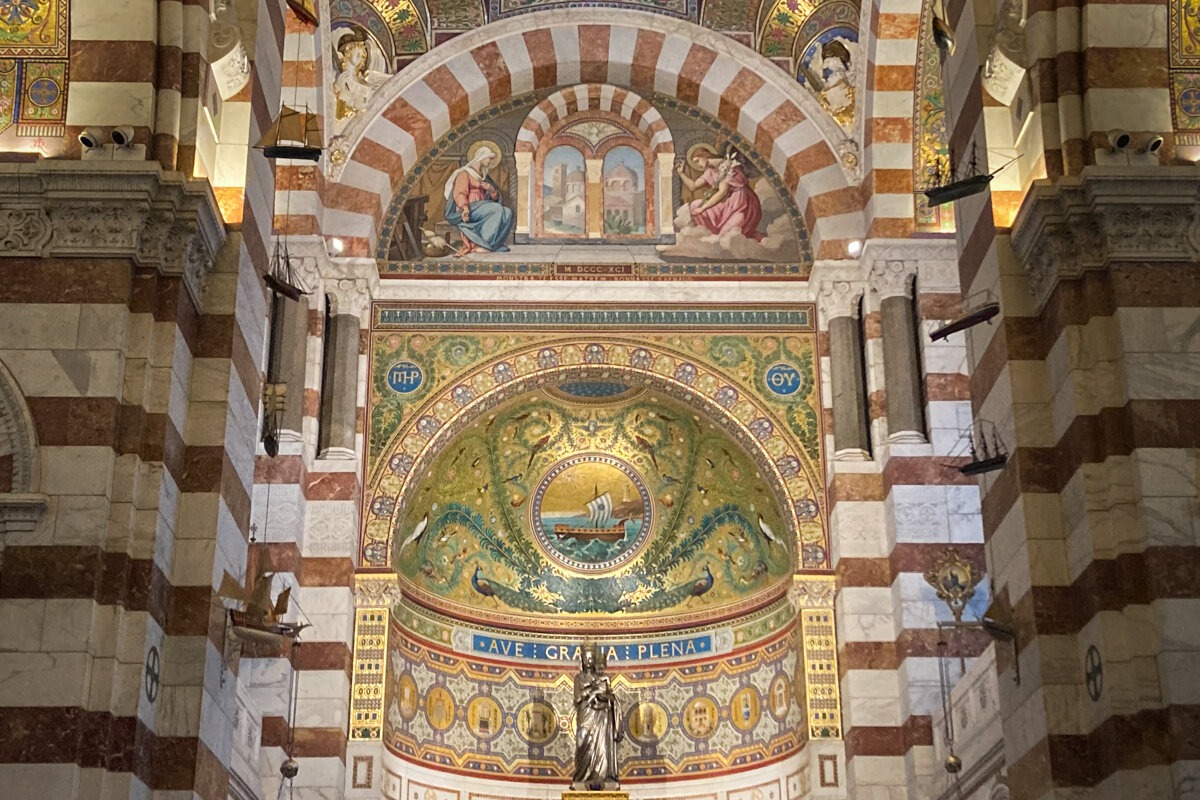 Décoration à l'intérieur de la basilique