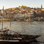 Vue sur Porto au coucher du soleil depuis la rive Sud